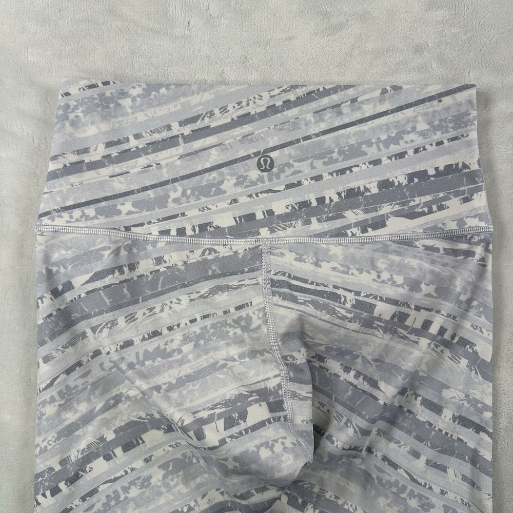 Lululemon Women's Leggings Size 6 - Watercolor Artic Blast (Gray and White)